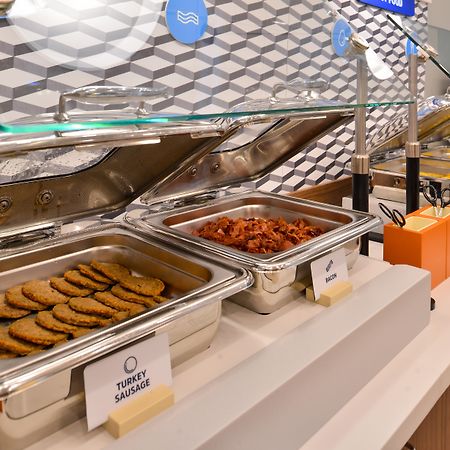 Holiday Inn Express Ontario By Ihg Creekside Экстерьер фото