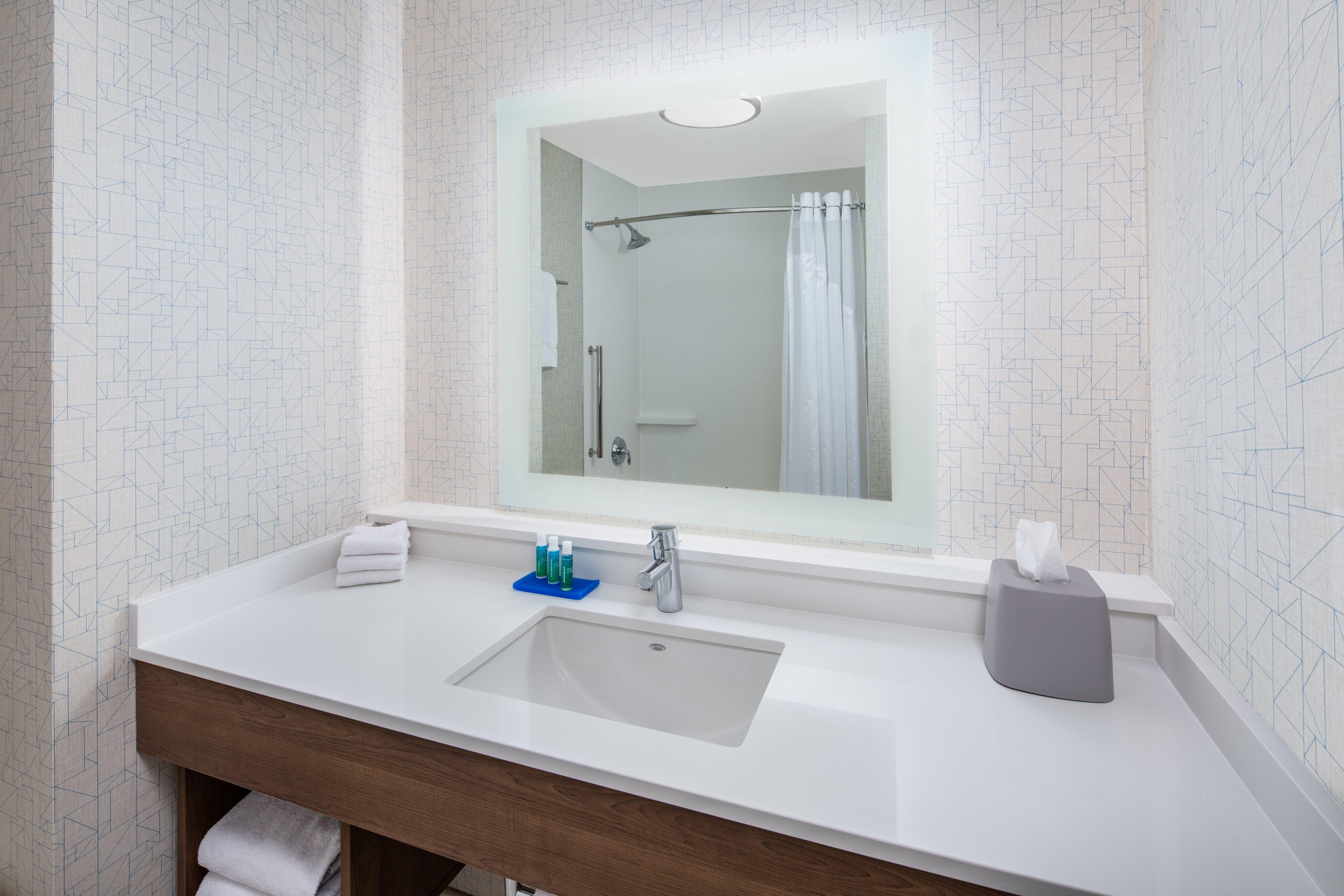 Holiday Inn Express Ontario By Ihg Creekside Экстерьер фото