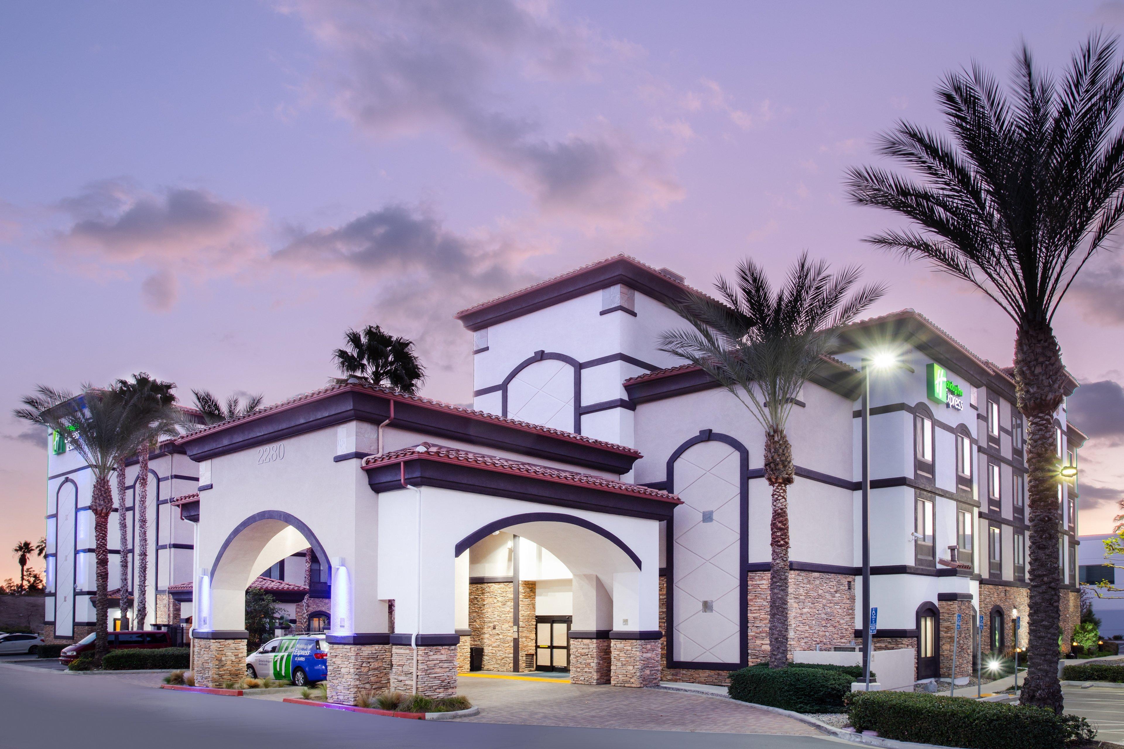 Holiday Inn Express Ontario By Ihg Creekside Экстерьер фото