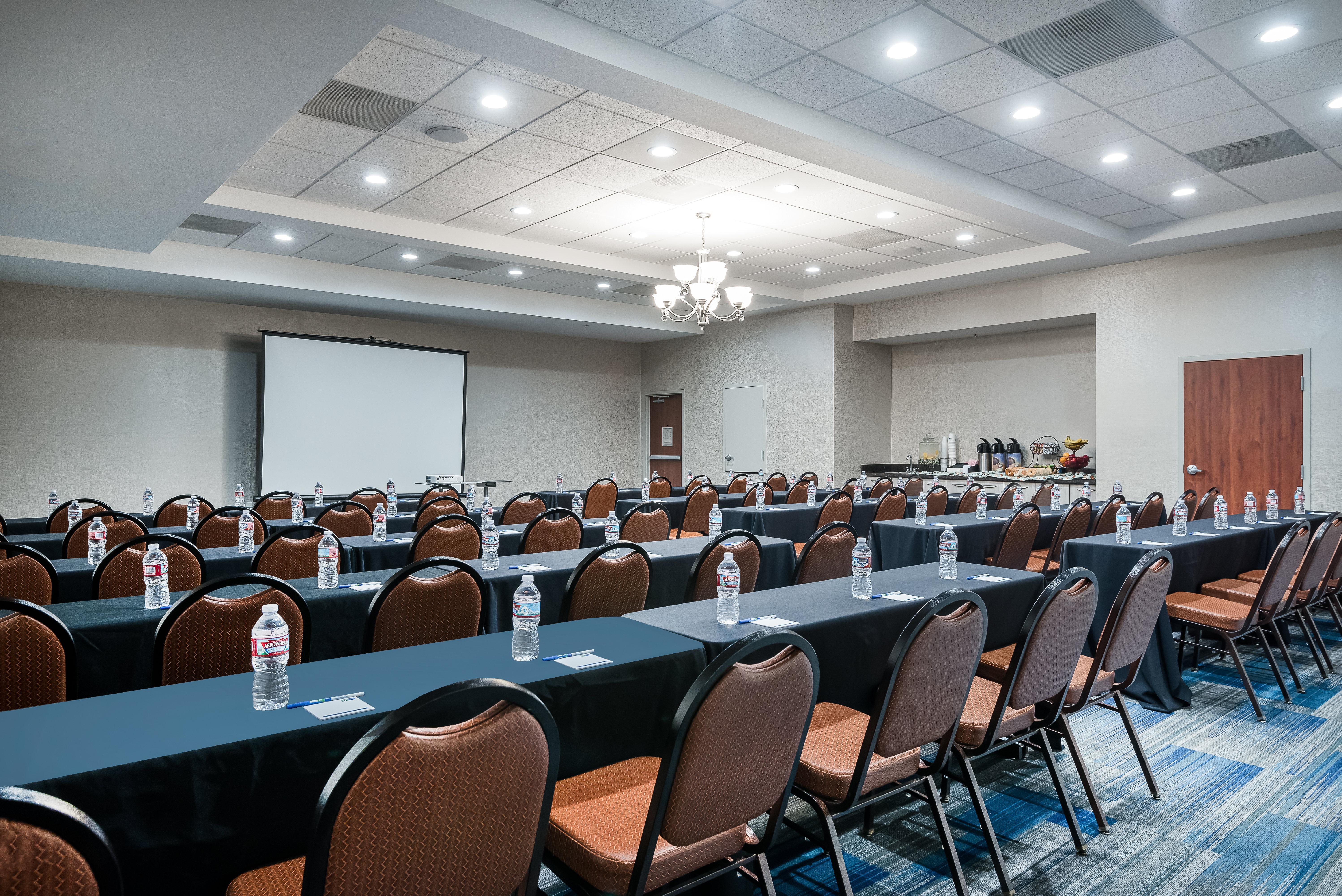 Holiday Inn Express Ontario By Ihg Creekside Экстерьер фото