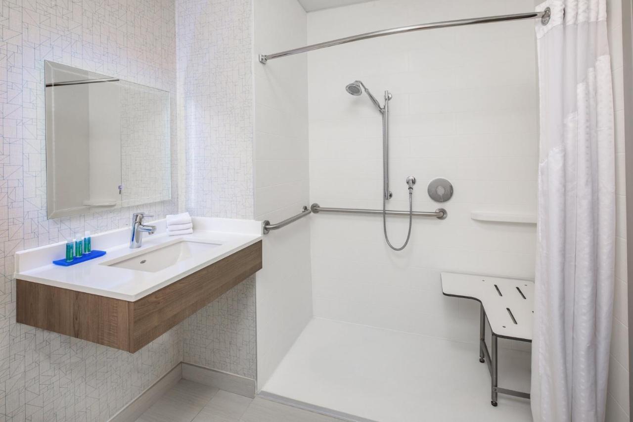 Holiday Inn Express Ontario By Ihg Creekside Экстерьер фото