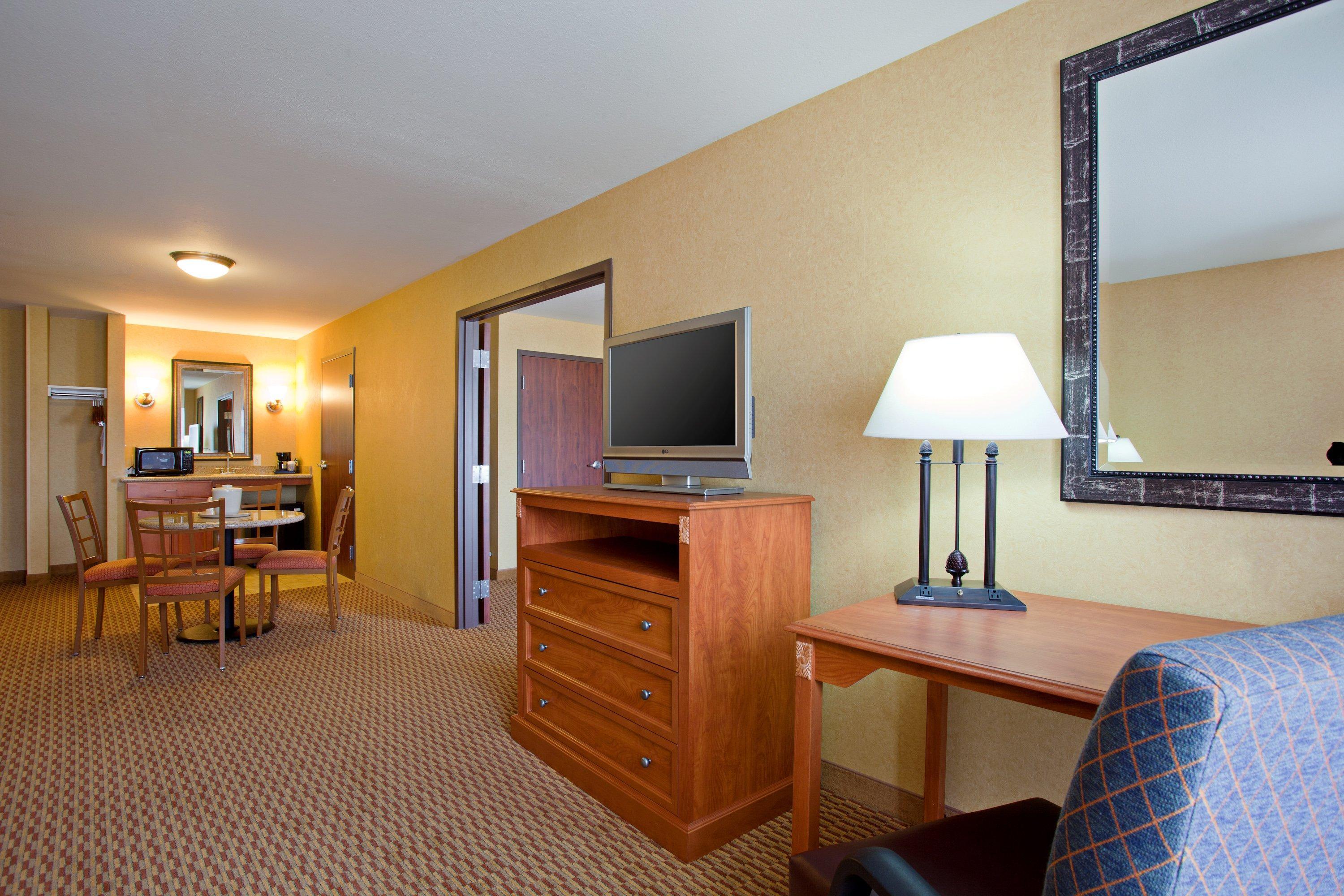 Holiday Inn Express Ontario By Ihg Creekside Экстерьер фото