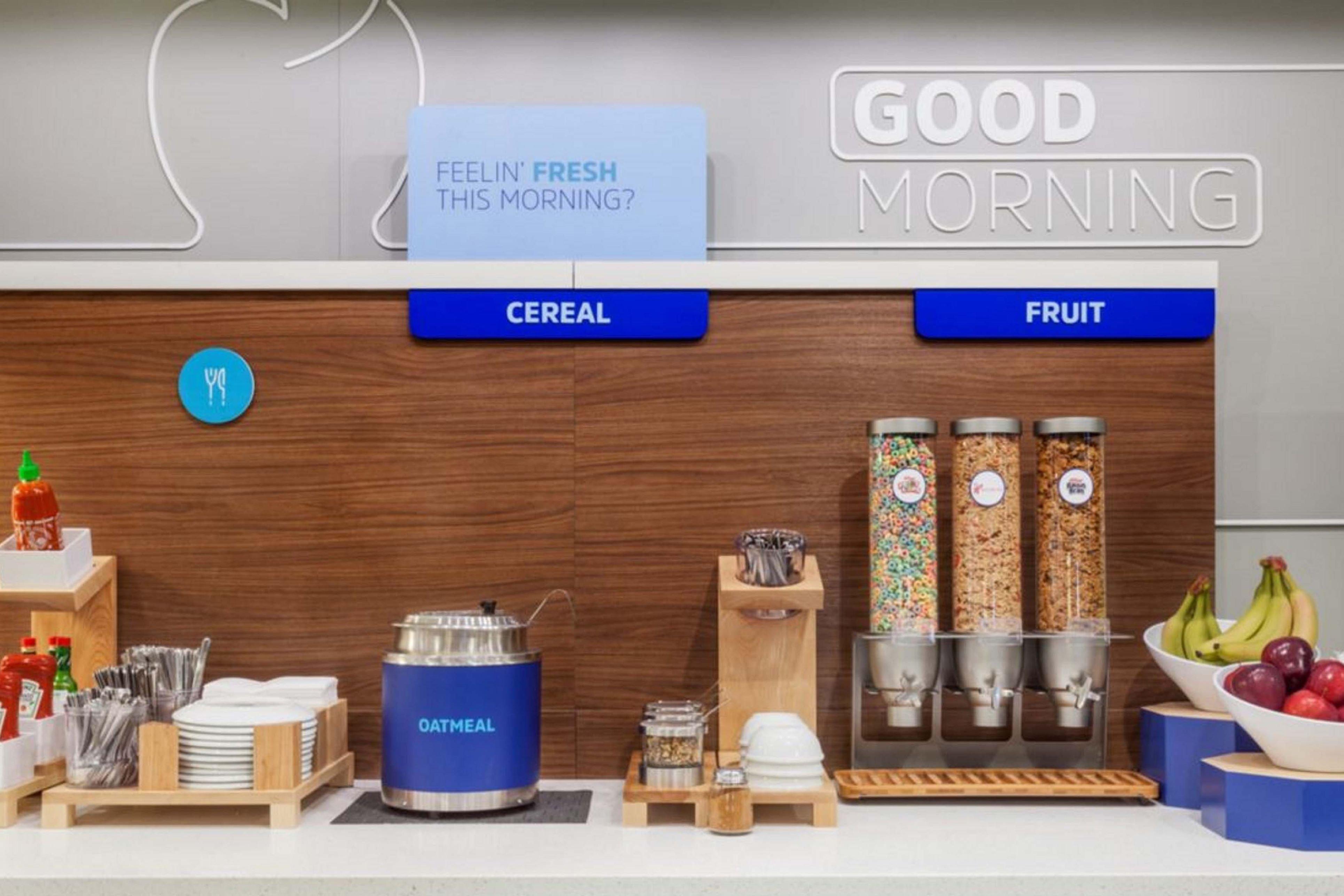 Holiday Inn Express Ontario By Ihg Creekside Экстерьер фото