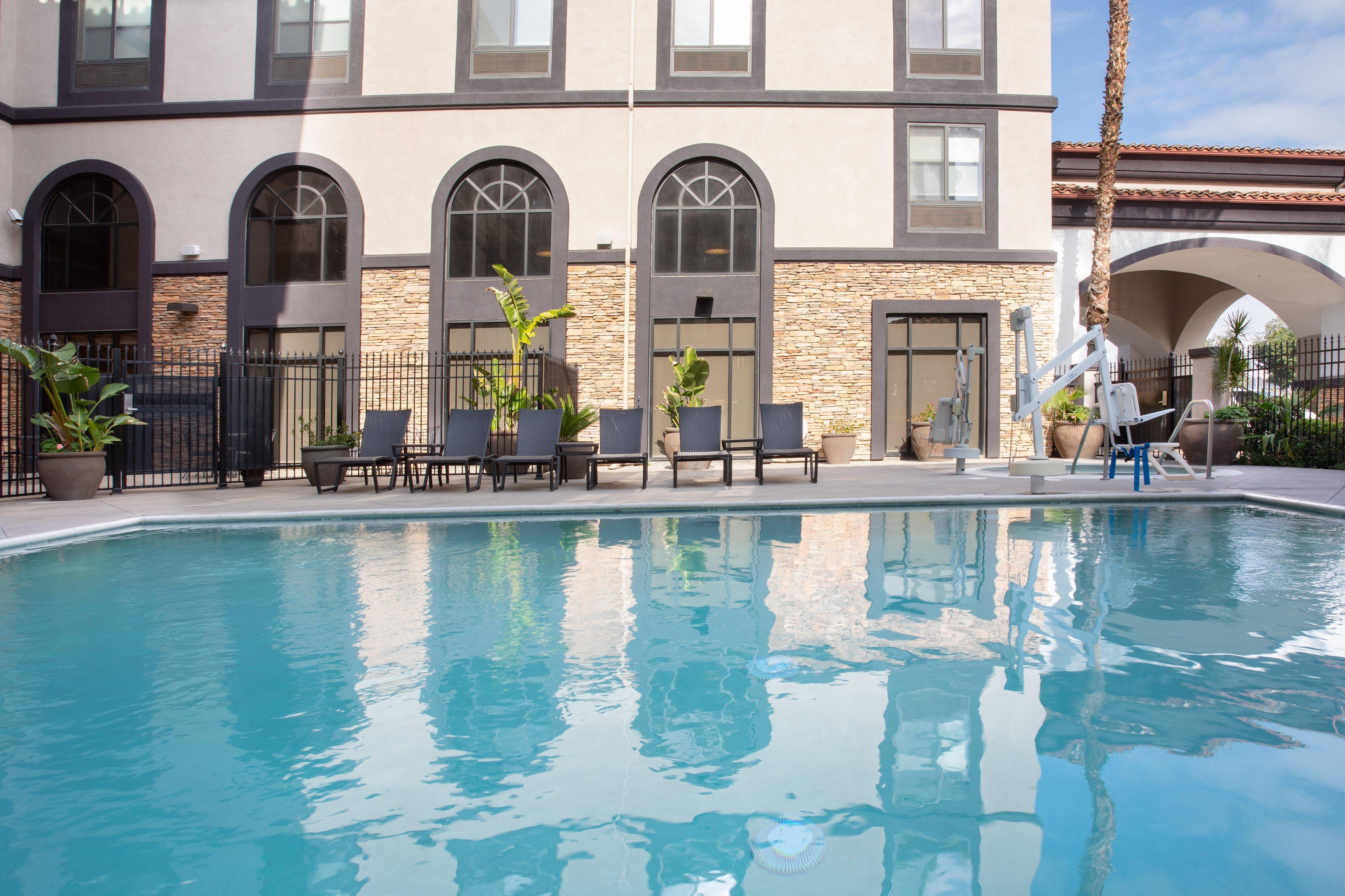 Holiday Inn Express Ontario By Ihg Creekside Экстерьер фото