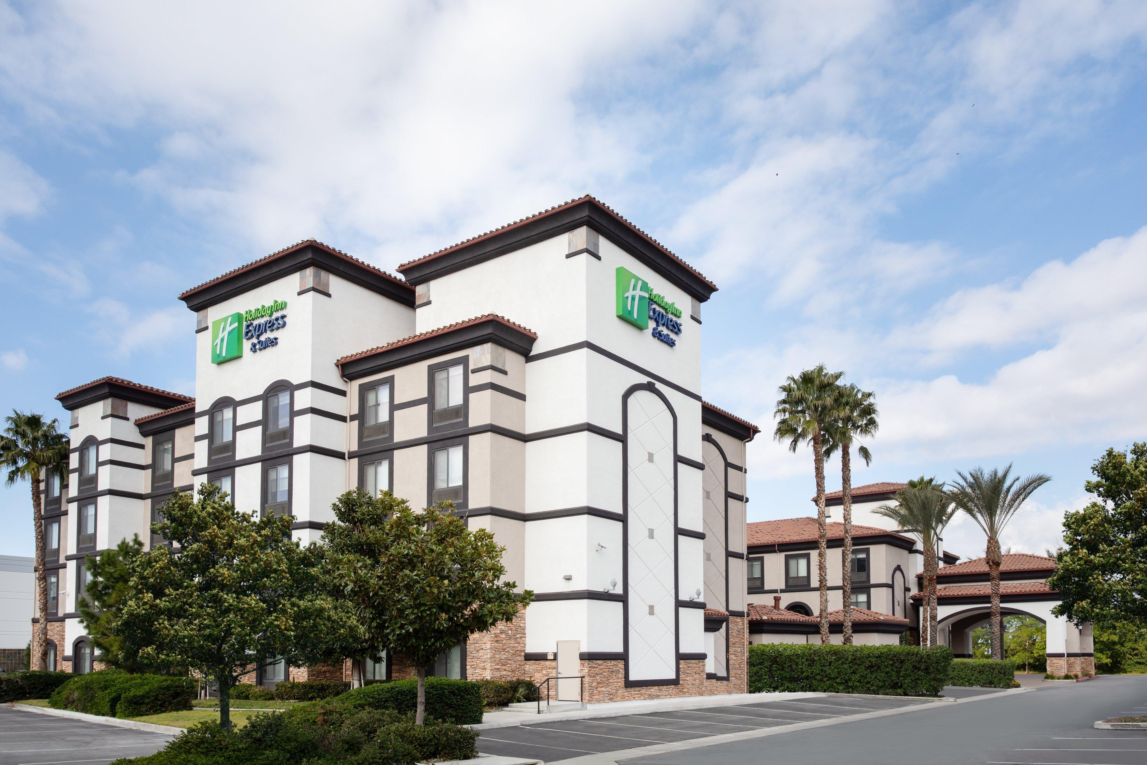Holiday Inn Express Ontario By Ihg Creekside Экстерьер фото