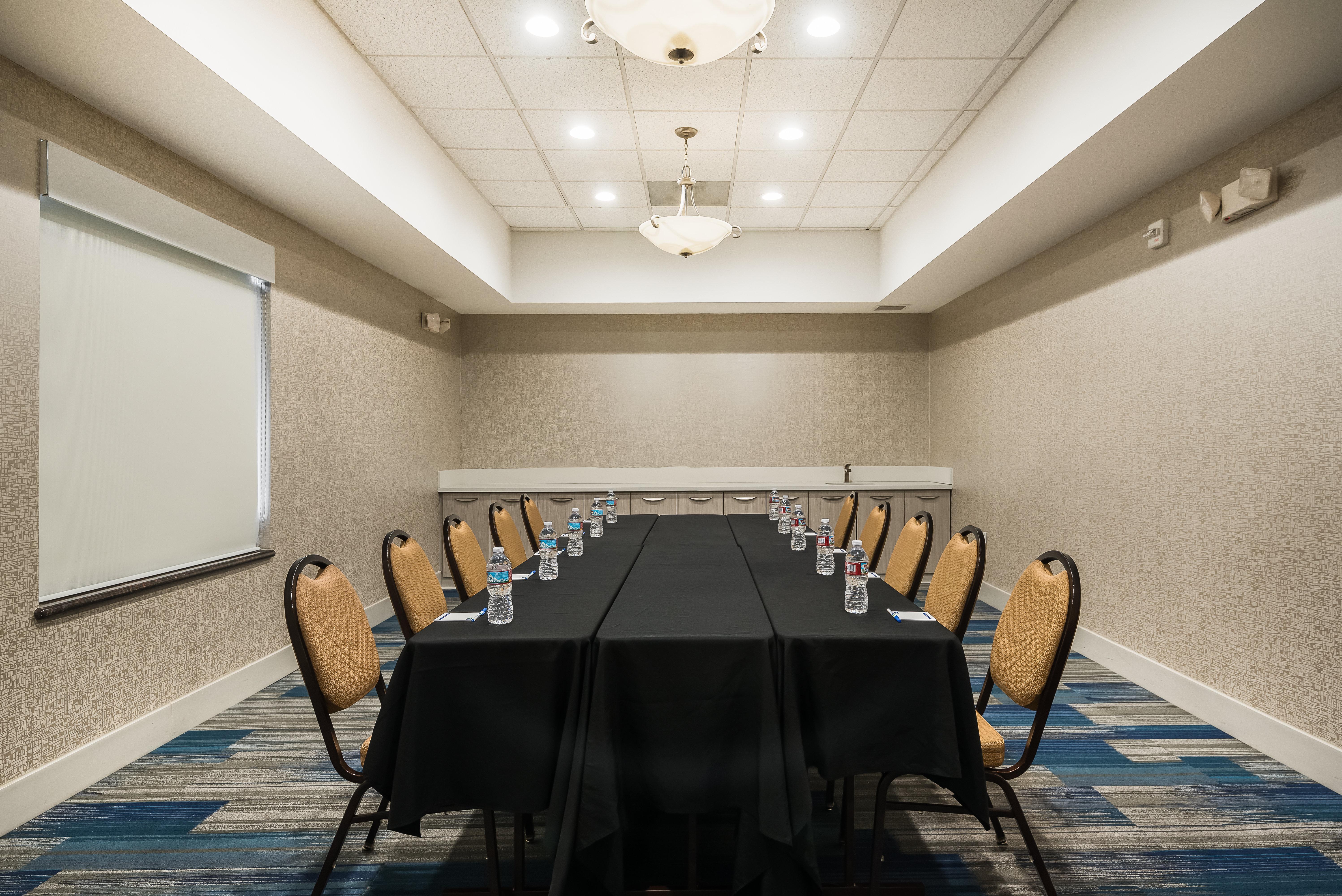 Holiday Inn Express Ontario By Ihg Creekside Экстерьер фото