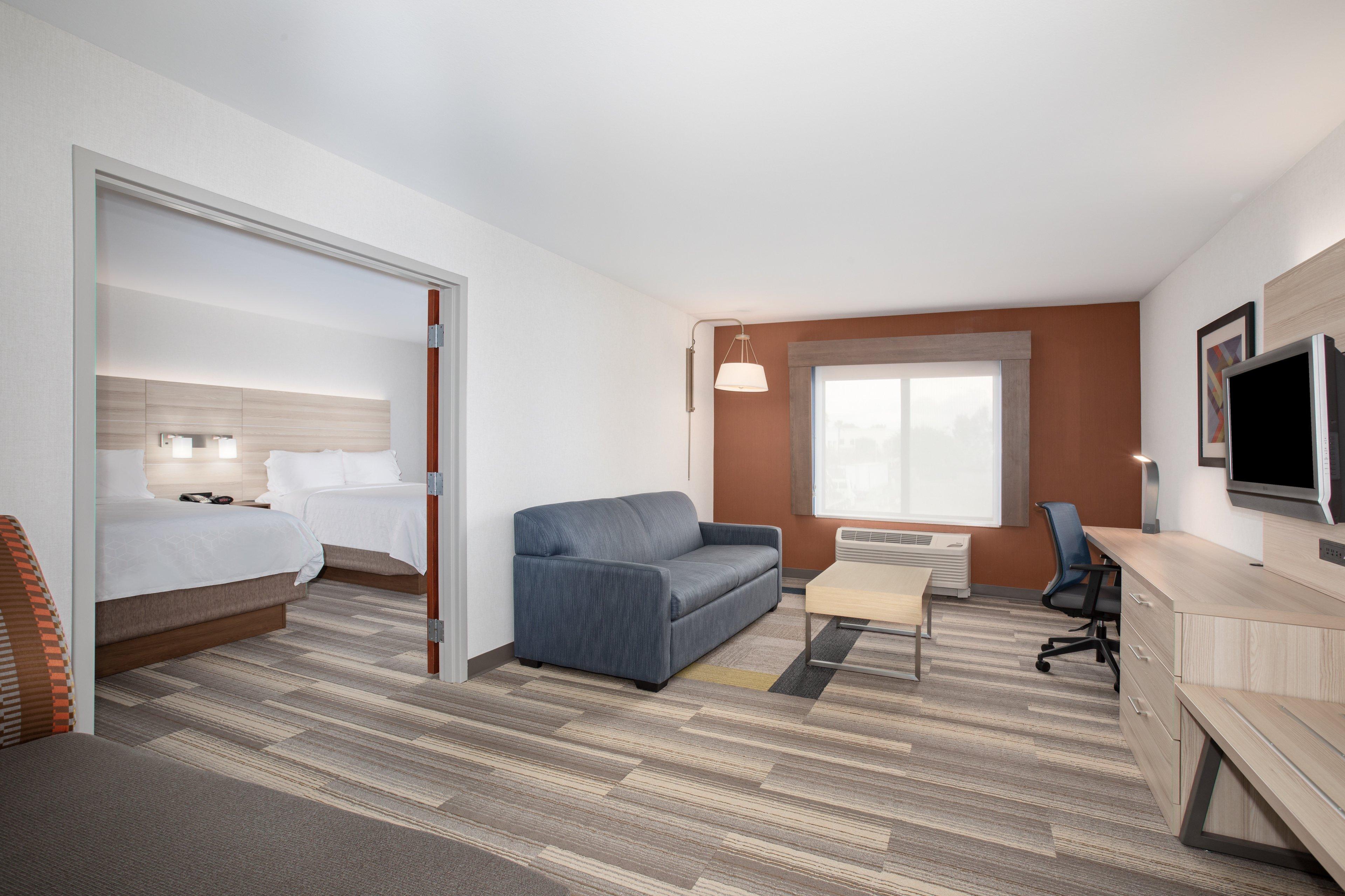 Holiday Inn Express Ontario By Ihg Creekside Экстерьер фото