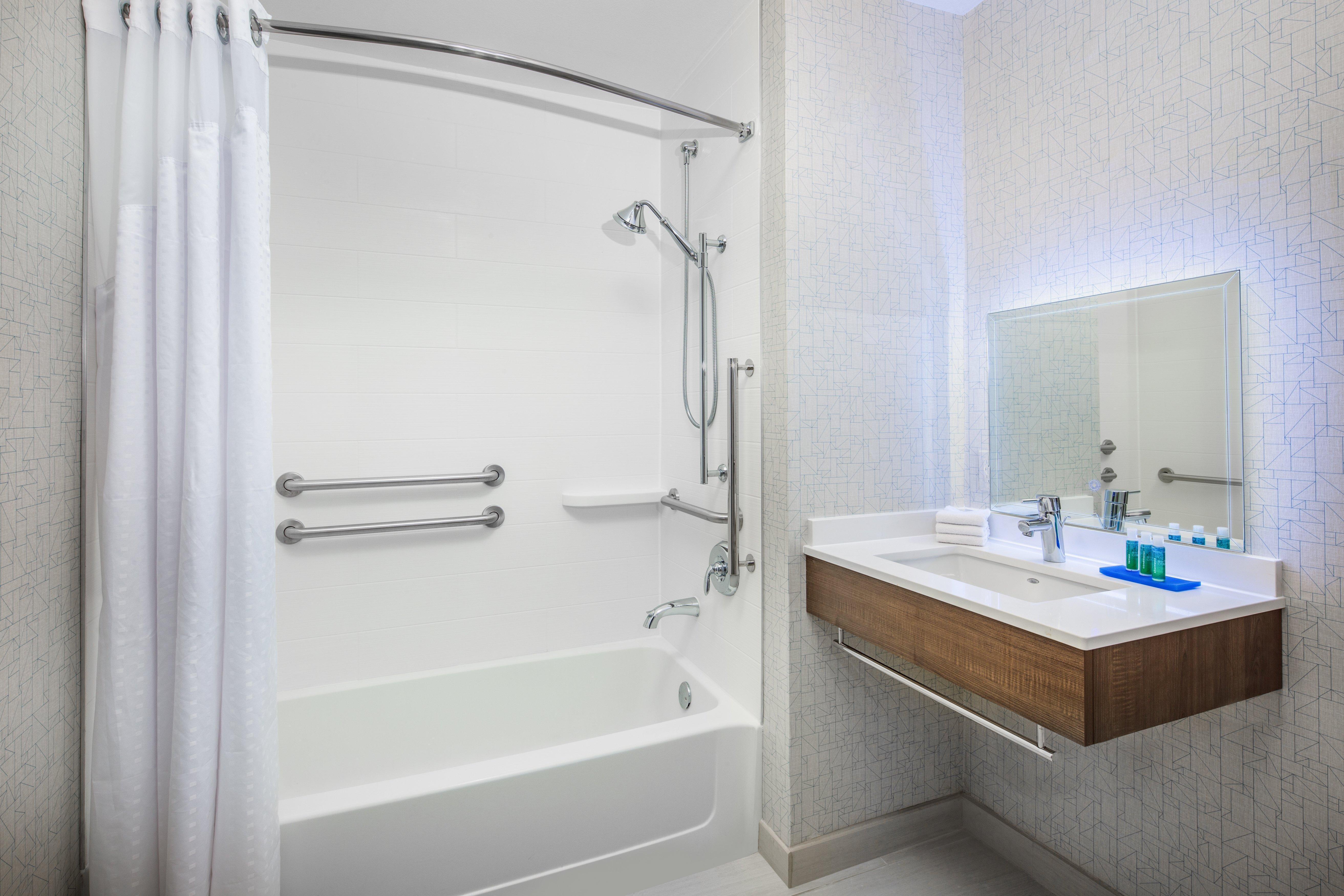 Holiday Inn Express Ontario By Ihg Creekside Экстерьер фото