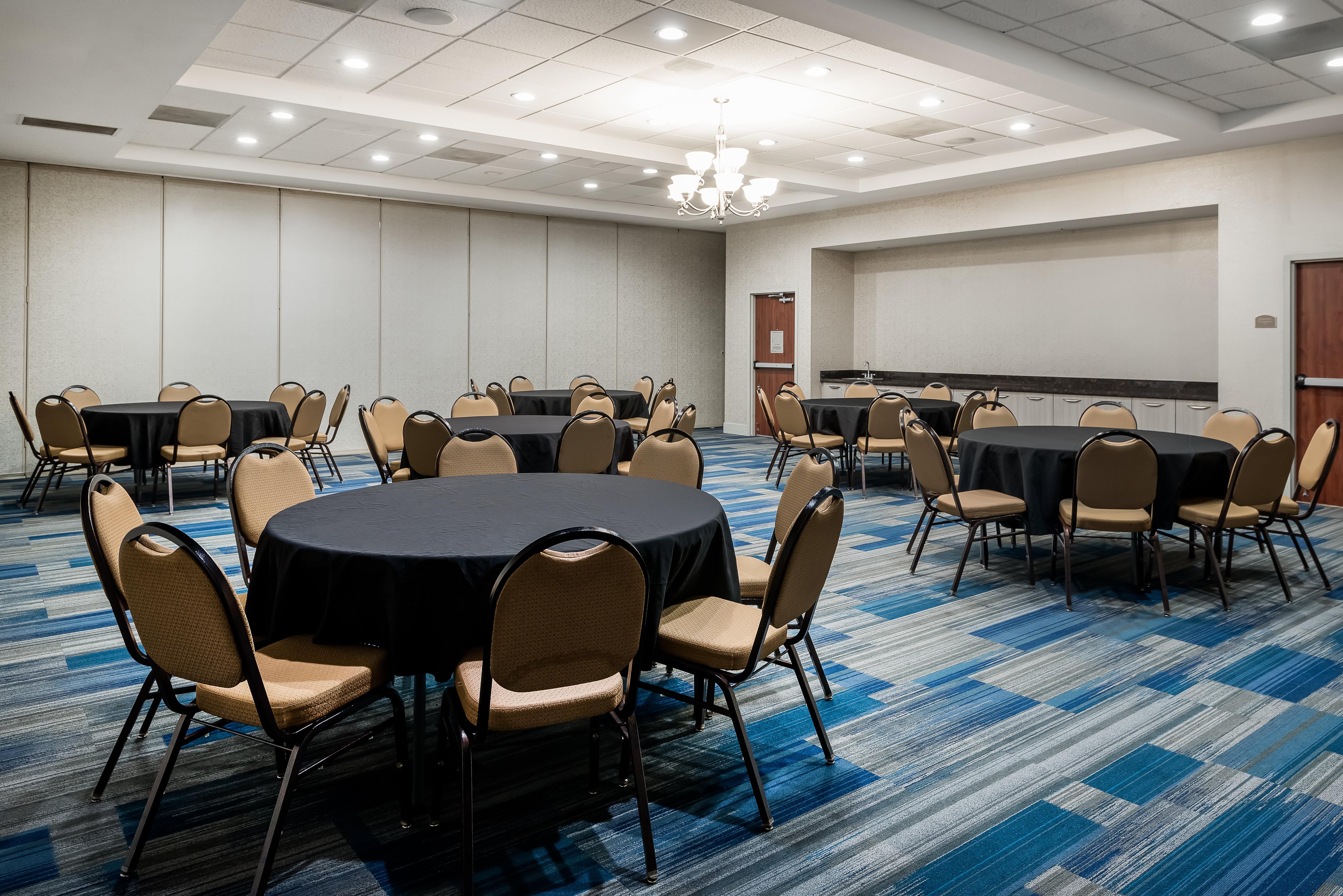 Holiday Inn Express Ontario By Ihg Creekside Экстерьер фото