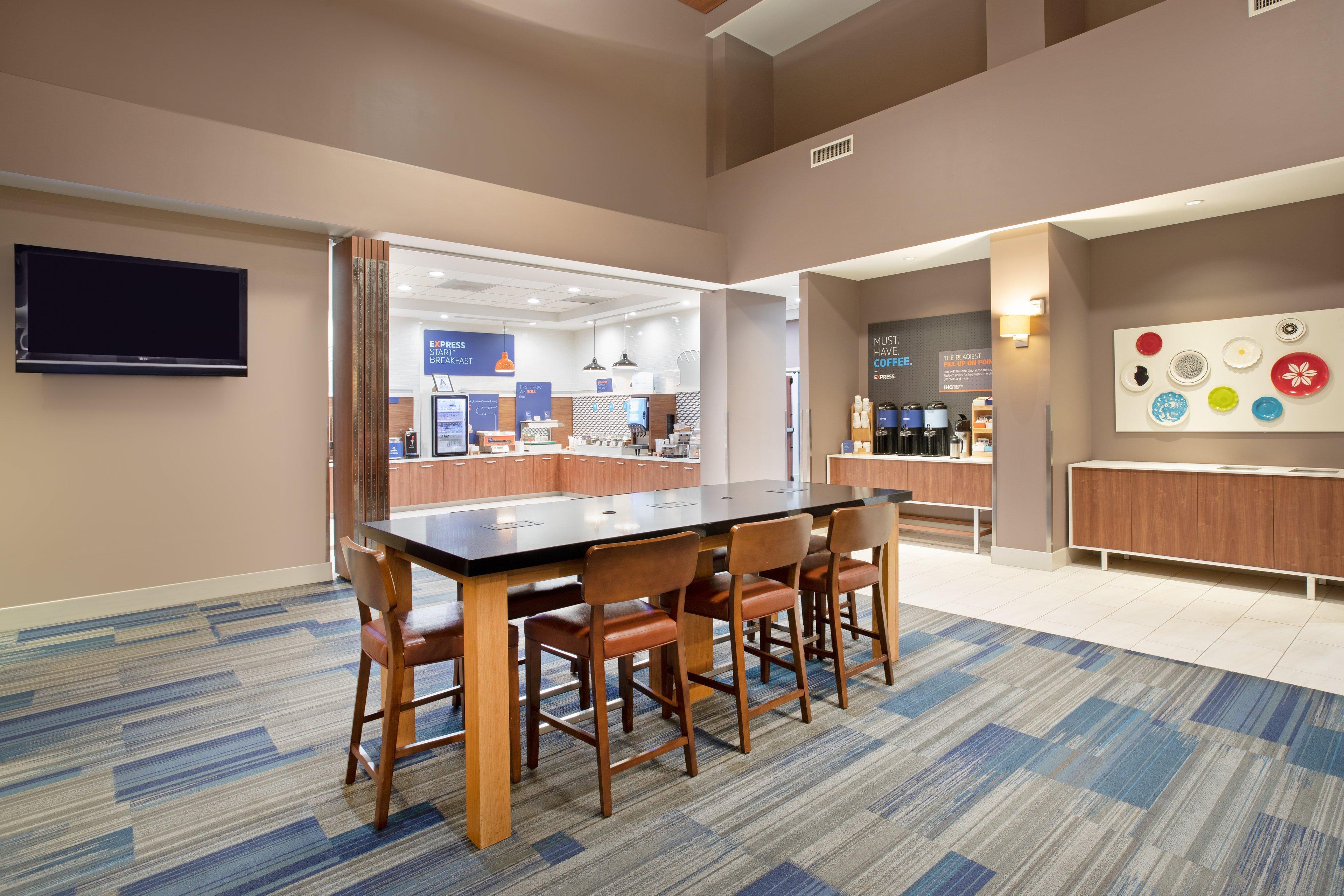 Holiday Inn Express Ontario By Ihg Creekside Экстерьер фото