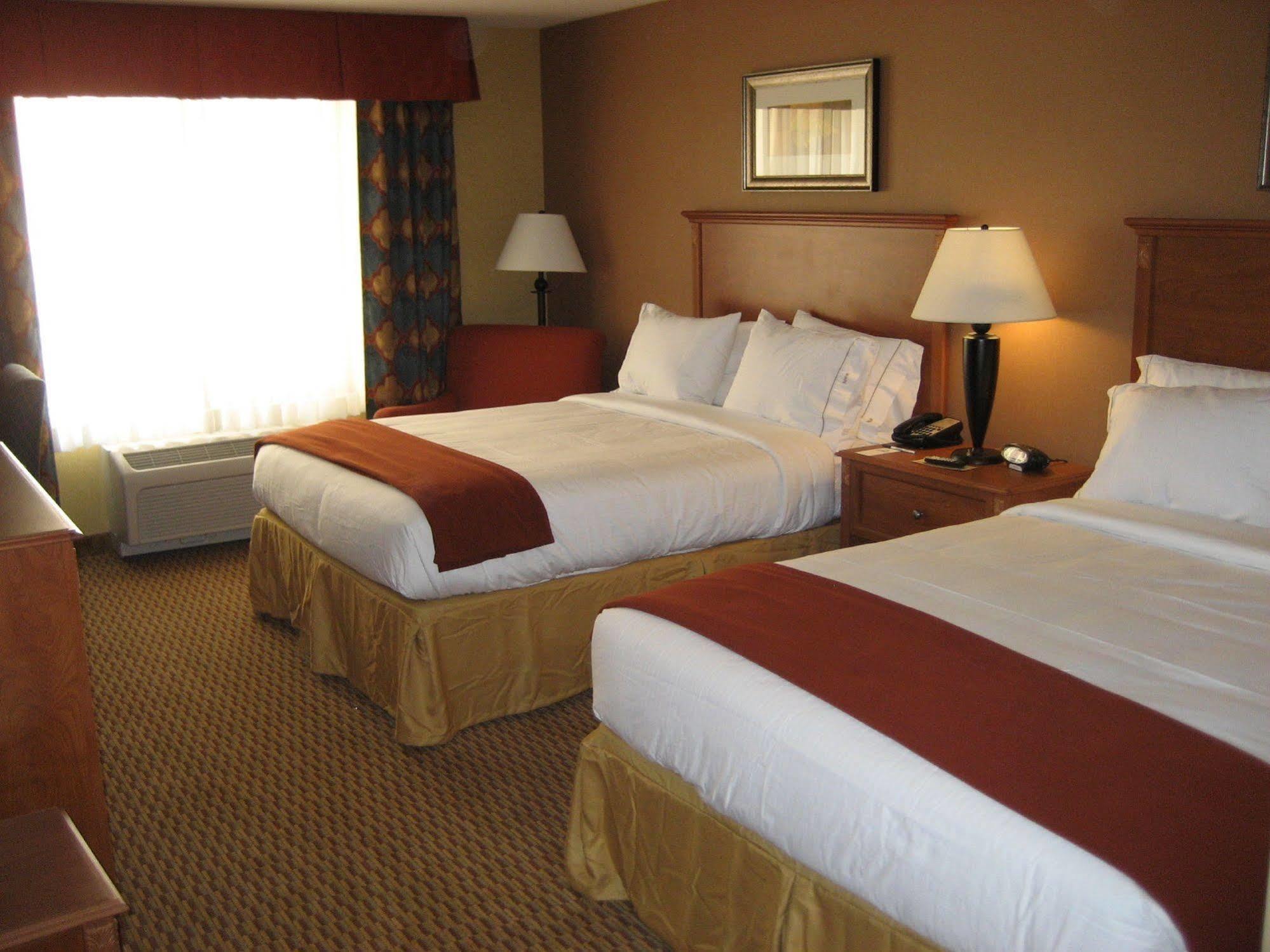 Holiday Inn Express Ontario By Ihg Creekside Экстерьер фото