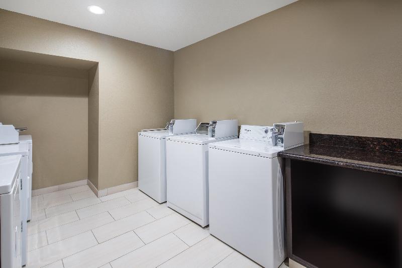 Holiday Inn Express Ontario By Ihg Creekside Экстерьер фото