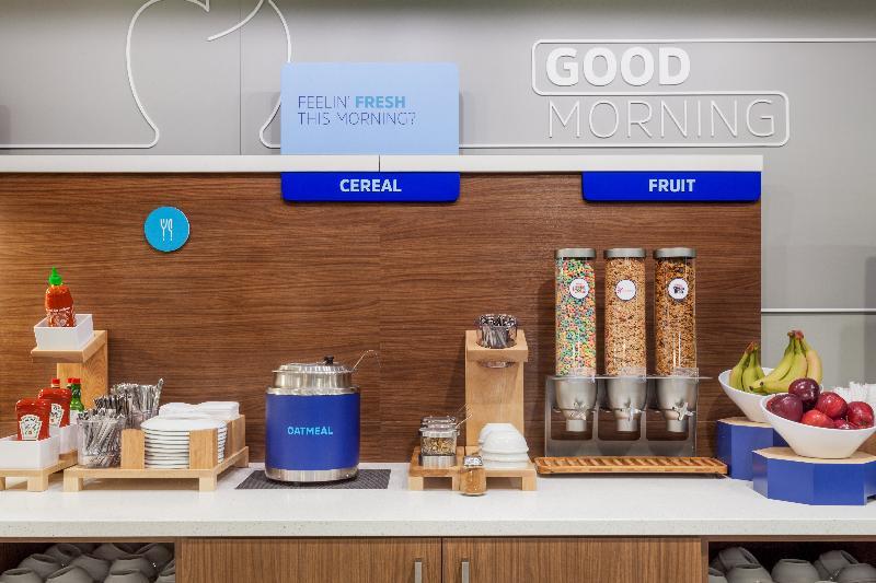 Holiday Inn Express Ontario By Ihg Creekside Экстерьер фото