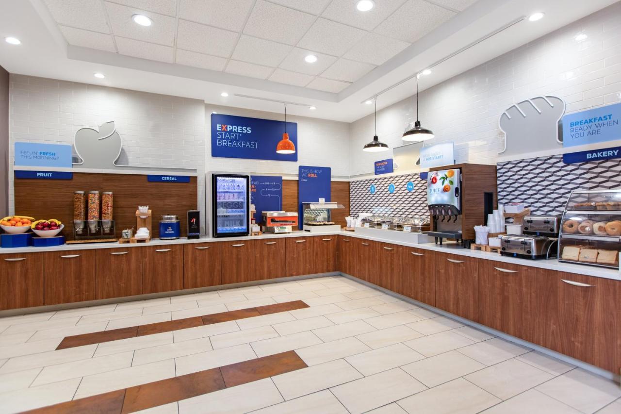 Holiday Inn Express Ontario By Ihg Creekside Экстерьер фото